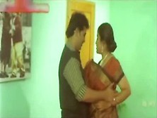 Hawt Indian Aunty try to satisfy her Customer in Hotel