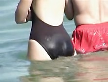 Girl In Wet Swimsuit Staying Back To The Candid Cam 06G