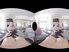 Ela recebe cunnilingus no Dia dos Namorados