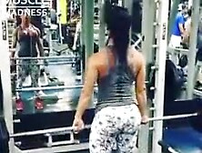 Culona y piernuda en el gimnasio