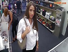 Amazing Ass Lady Tries To Sell A Stolen Stuff And Gives Head