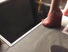 Gal in mini skirt accidentally flashes thong in upskirt