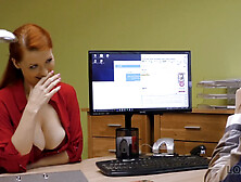 Se Rechazó La Solicitud De Crédito,  Así Que ¿Por Qué Se Desnuda La Pelirroja Isabella