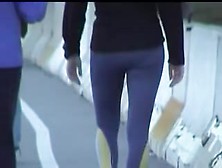 Candid girls ass looking so nice in her sports pants 08w