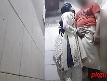 Desi Hot Girlfriend Ke Sath Masti.  Desi Girlfriend And Boyfriend Sex In Washroom