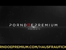 HAUSFRAU FICKEN - Zuhause Doggy