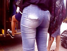 Novinha Colegial Jeans Coladinho No Seu Bumbum Carnudo