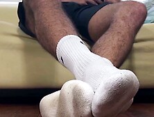 Size Matters Mauis Massive Feet Take Center Stage