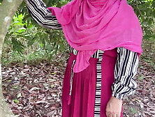 Desi bhabhi Safi-Sexy gets down and dirty in the village