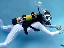 Underwater Scuba Swimsuit Swimming Pool hold breat