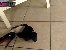 Bombshell barefoot devil cosplayer uses foot to bring you inside