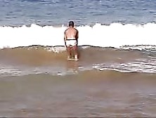 Ótima Punheta Em Uma Praia De Nudismo