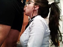 Neyla Kimy suce son patron pour une Promotion (sous sol de la société)