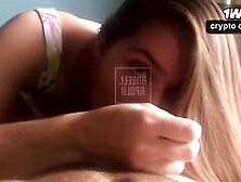 Não aguentei a punheta e gozei na minha melhor amiga durante o sexo amador em