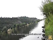 HUNT4K un étalon En Colère Contre De L'argent Permet Au Chasseur De Baiser SA Mince Petite Amie