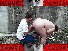 Posturas imposibles para comerle el coño a la gorda en la calle. Me encantan sus jugos y sus flujos, y chuparle el coño de arri