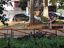 Encontrei a Bruna Ebony na praça,  fomos para o hotel,  não resistir essa safada meti no pêlo e gozei dentro.  Realizei meu grande