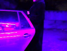 Club nocturno se pone a acariciar el coño a sus amigas