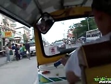 Mulher japonesa é espancada por dois homens fortes