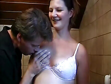 Der Fetten Mutter Wird Das Loch Geleckt