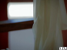 VIXEN Real Estate Agent Kirsten Lee Fucks her Client