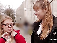 Ersties: In der Universitätsbibliothek wird es heiß mit Holly und Ida