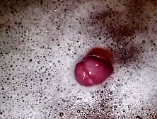 MATRIGNA ITALIANA GUARDA IL FIGLIASTRO IN VASCA DA BAGNO MENTRE SI SEGA CON UN CAZZO ENORME - (mother I'd like to fuck)