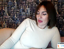 Mallinia Erotic display at stripTango