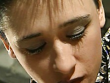 Von Domina mit Peitsche und Nadel fertig gemacht