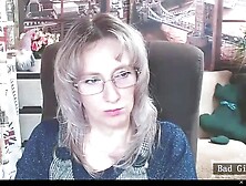 Skinny pretty webcam blonde milf solo