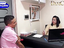 Dueña de estudio livecam se coge a su mejor modelo despues de hacerle casting