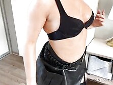 Business Woman before Work - she wants Juicy Cum on her Boobies