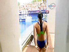 Sexy Divers In Swimsuits Have Great Asses