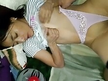 Entro al cuarto de Mi hermanastro para que me talle la twat