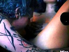 Brune tatouee se faisant baiser en levrette sur webcam