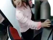 Secretaria Dandole Duro Al Trabajo