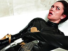 Crazy Hot Heroes Sex Fight - Batman chick defeated & humiliated