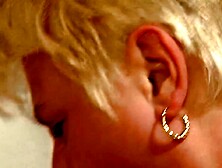 Golden-Haired Mutti fickt Stiefsohn fuer 100 Euro