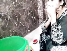 Step sister ka bathroom MMS bna liya fir choda