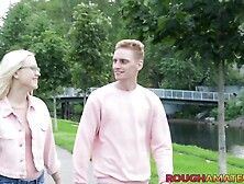 Amateur Feels The Pain While Penetrated Deep