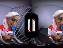 Security Dude fucks Harley Quinn