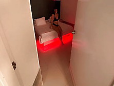 Pareja De Jovenes Follan Sin Condon En Habitacion De Hotel,  La Chica Esta Muy Attractive Y Su Culo Enamora