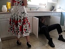 Bored Milf Housewife Mounts The Handyman