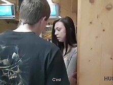 HUNT4K.  Hunter Cherche Du Sexe Genial Pour De Largent Au Bowling