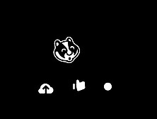 BBW-pisst-unter-Wasser-in-Badewanne