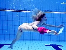 Babe Sex With Explosive Elena From Underwater Show