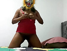 A BEAUTIFUL TIGRESS DOES AN EROTIC DANCE WITH MASTURBATION FOR HER FANS YOU CAN'T MISS IT..