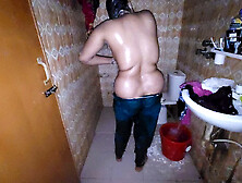 It's so much fun to take a bath alone in the bathroom.