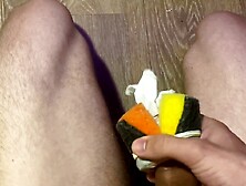 ГРОМКО СТОНЕТ и КОНЧАЕТ в КИСКУ из перчатки.  Много спермы