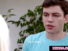 Fazendo uma massagem gostosa na minha madrasta - Legendado